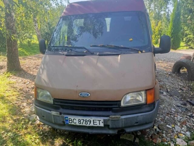 Красный Форд Транзит, объемом двигателя 2.5 л и пробегом 360 тыс. км за 1900 $, фото 1 на Automoto.ua