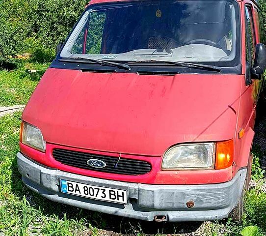 Красный Форд Транзит, объемом двигателя 2.5 л и пробегом 480 тыс. км за 3500 $, фото 1 на Automoto.ua