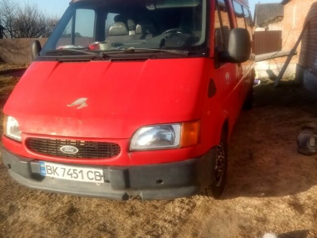 Красный Форд Транзит, объемом двигателя 2.5 л и пробегом 300 тыс. км за 2287 $, фото 1 на Automoto.ua