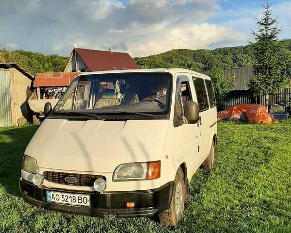 Білий Форд Транзит пас., об'ємом двигуна 2.5 л та пробігом 310 тис. км за 4000 $, фото 1 на Automoto.ua