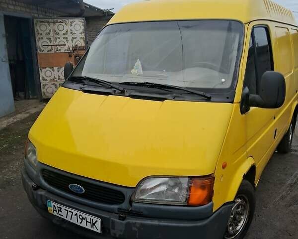 Желтый Форд Транзит, объемом двигателя 2.5 л и пробегом 528 тыс. км за 3557 $, фото 1 на Automoto.ua