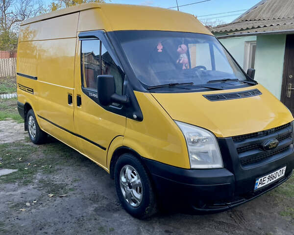 Желтый Форд Транзит, объемом двигателя 2.2 л и пробегом 430 тыс. км за 6850 $, фото 1 на Automoto.ua