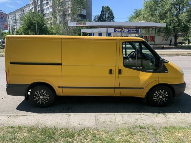 Желтый Форд Транзит, объемом двигателя 2.2 л и пробегом 400 тыс. км за 8000 $, фото 1 на Automoto.ua