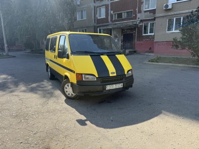 Жовтий Форд Транзит, об'ємом двигуна 2.5 л та пробігом 250 тис. км за 1697 $, фото 1 на Automoto.ua