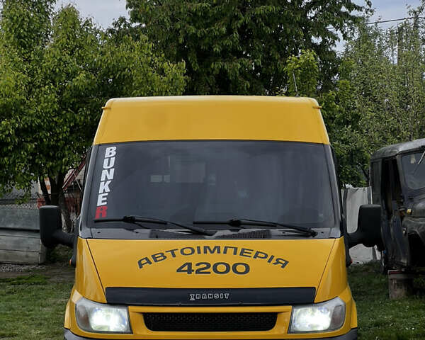 Желтый Форд Транзит, объемом двигателя 2 л и пробегом 404 тыс. км за 4800 $, фото 1 на Automoto.ua