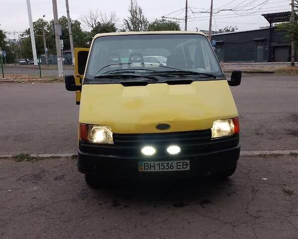 Желтый Форд Транзит, объемом двигателя 2 л и пробегом 111 тыс. км за 1800 $, фото 1 на Automoto.ua