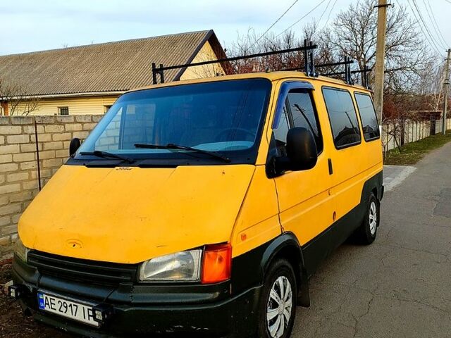 Желтый Форд Транзит, объемом двигателя 2.5 л и пробегом 0 тыс. км за 2200 $, фото 1 на Automoto.ua