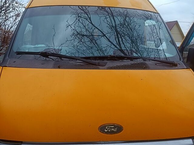 Жовтий Форд Транзит, об'ємом двигуна 2.4 л та пробігом 700 тис. км за 7500 $, фото 1 на Automoto.ua