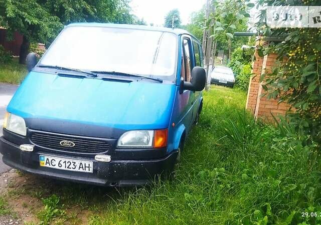 Синий Форд Транзит, объемом двигателя 2.5 л и пробегом 412 тыс. км за 1600 $, фото 1 на Automoto.ua