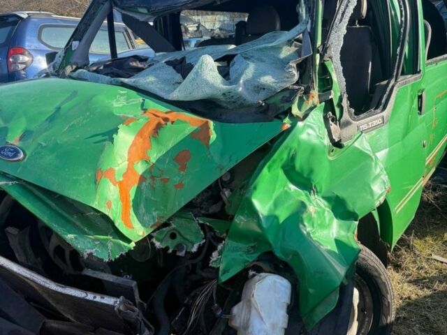 Зеленый Форд Транзит, объемом двигателя 2.4 л и пробегом 280 тыс. км за 1500 $, фото 1 на Automoto.ua