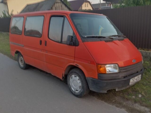 Оранжевый Форд Транзит, объемом двигателя 2 л и пробегом 777 тыс. км за 800 $, фото 1 на Automoto.ua