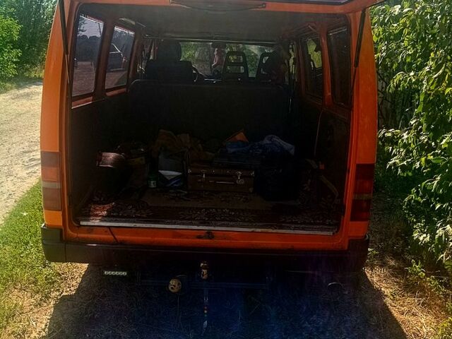 Оранжевый Форд Транзит, объемом двигателя 2 л и пробегом 150 тыс. км за 2200 $, фото 1 на Automoto.ua