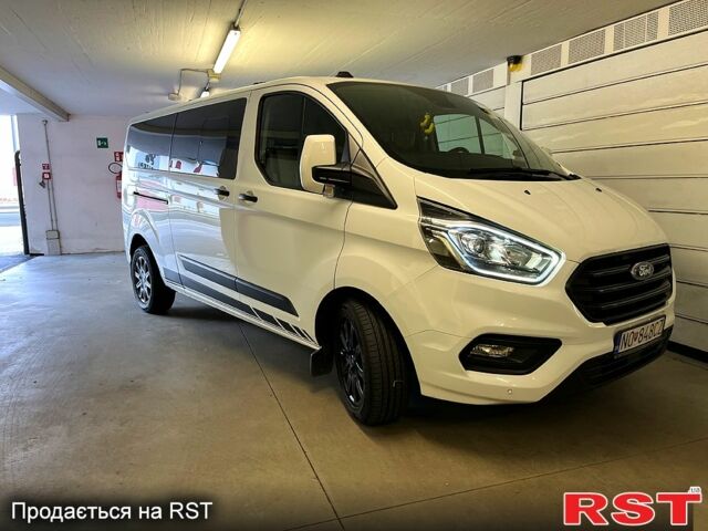 Белый Форд Custom, объемом двигателя 2 л и пробегом 140 тыс. км за 20000 $, фото 1 на Automoto.ua