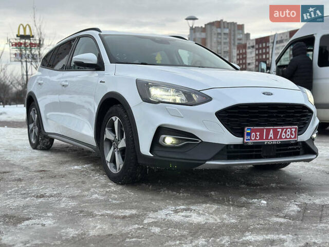Белый Форд Focus Active, объемом двигателя 1.5 л и пробегом 165 тыс. км за 15200 $, фото 1 на Automoto.ua