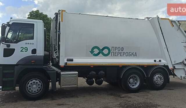 Білий Форд Trucks, об'ємом двигуна 8.97 л та пробігом 230 тис. км за 81222 $, фото 1 на Automoto.ua