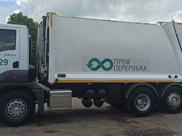 Белый Форд Trucks, объемом двигателя 8.97 л и пробегом 370 тыс. км за 74588 $, фото 1 на Automoto.ua