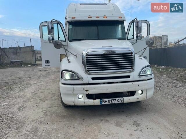 Белый Фредлайнер Колумбиа, объемом двигателя 12.7 л и пробегом 1 тыс. км за 6800 $, фото 1 на Automoto.ua