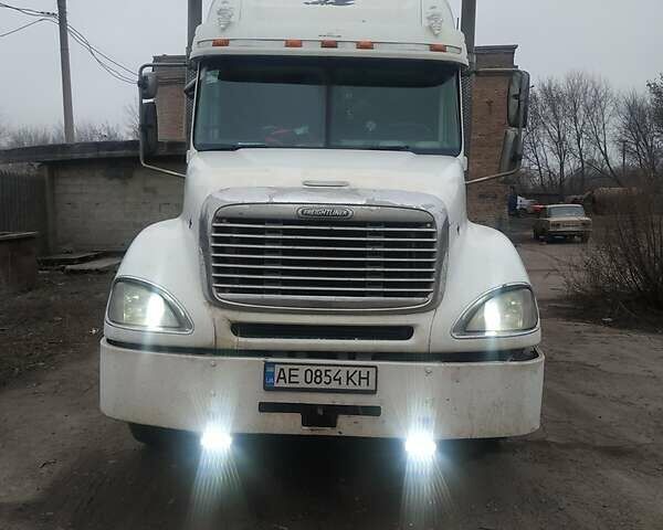 Белый Фредлайнер Колумбиа, объемом двигателя 12.7 л и пробегом 10 тыс. км за 5900 $, фото 1 на Automoto.ua