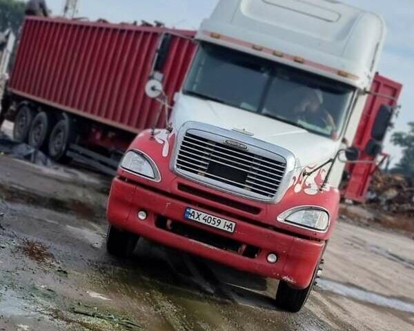 Червоний Фредлайнер Колумбіа, об'ємом двигуна 12.7 л та пробігом 700 тис. км за 9000 $, фото 1 на Automoto.ua