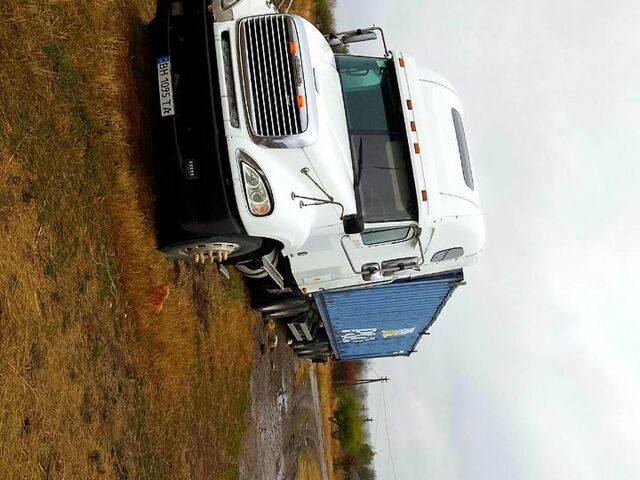 Белый Фредлайнер ФЛЦ, объемом двигателя 12.3 л и пробегом 0 тыс. км за 15000 $, фото 1 на Automoto.ua