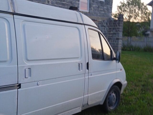 Белый ГАЗ 2310 Соболь, объемом двигателя 2.5 л и пробегом 300 тыс. км за 1500 $, фото 1 на Automoto.ua