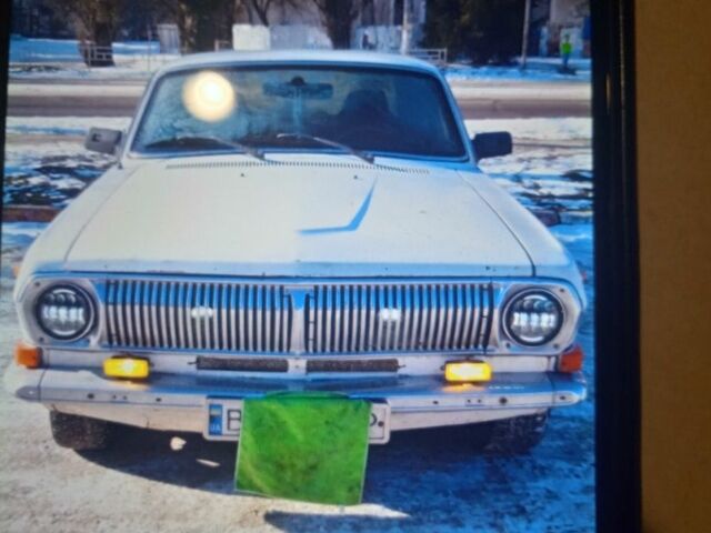 Белый ГАЗ 24-10 Волга, объемом двигателя 1.8 л и пробегом 300 тыс. км за 745 $, фото 1 на Automoto.ua
