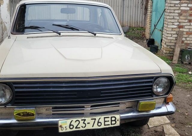 Белый ГАЗ 24, объемом двигателя 2 л и пробегом 150 тыс. км за 429 $, фото 1 на Automoto.ua