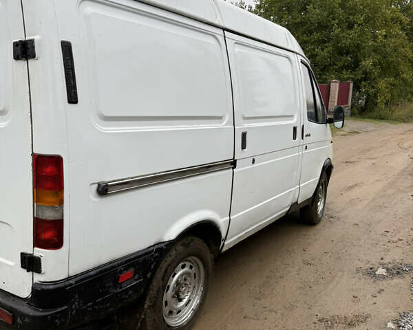Белый ГАЗ 2752 Соболь, объемом двигателя 2.3 л и пробегом 500 тыс. км за 1100 $, фото 1 на Automoto.ua
