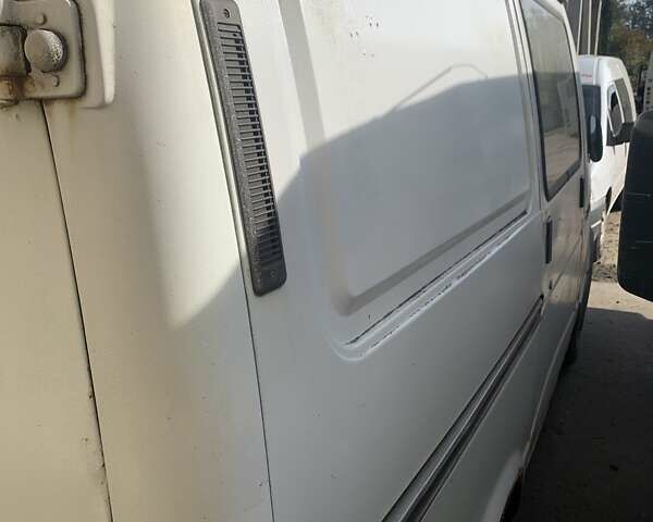 Белый ГАЗ 2752 Соболь, объемом двигателя 2.3 л и пробегом 300 тыс. км за 700 $, фото 1 на Automoto.ua