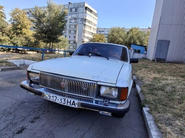 Белый ГАЗ 3102 Волга, объемом двигателя 2.4 л и пробегом 145 тыс. км за 557 $, фото 1 на Automoto.ua
