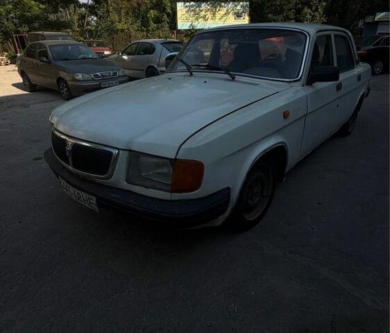 Белый ГАЗ 3110 Волга, объемом двигателя 2.3 л и пробегом 200 тыс. км за 336 $, фото 1 на Automoto.ua