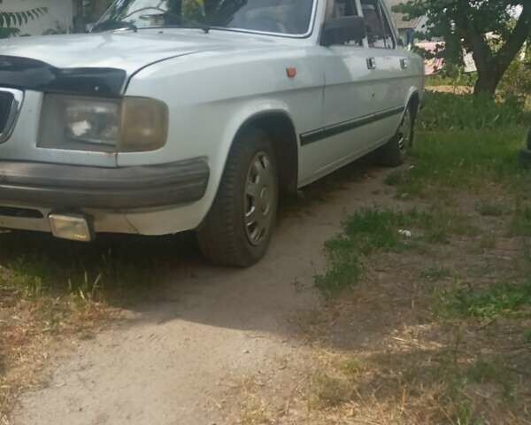 Белый ГАЗ 3110 Волга, объемом двигателя 2.4 л и пробегом 200 тыс. км за 1400 $, фото 1 на Automoto.ua
