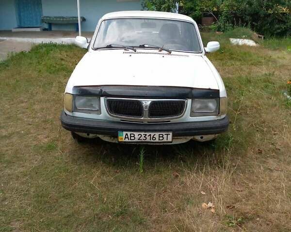 Белый ГАЗ 3110 Волга, объемом двигателя 2.3 л и пробегом 345 тыс. км за 650 $, фото 1 на Automoto.ua