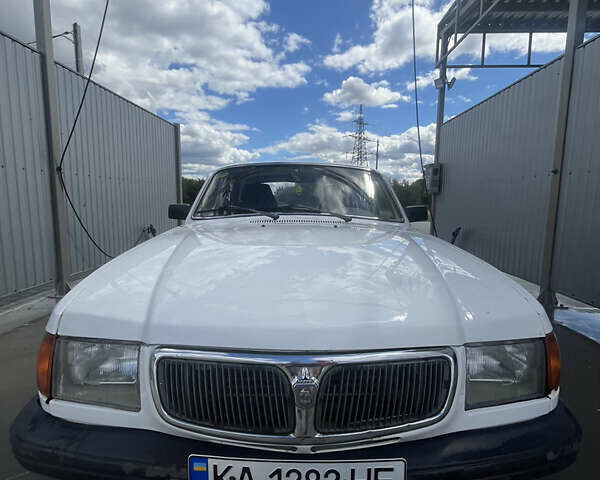 Белый ГАЗ 3110 Волга, объемом двигателя 2.45 л и пробегом 214 тыс. км за 800 $, фото 1 на Automoto.ua