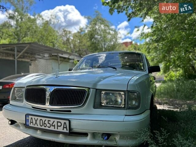 Белый ГАЗ 3110 Волга, объемом двигателя 2.4 л и пробегом 43 тыс. км за 2400 $, фото 1 на Automoto.ua