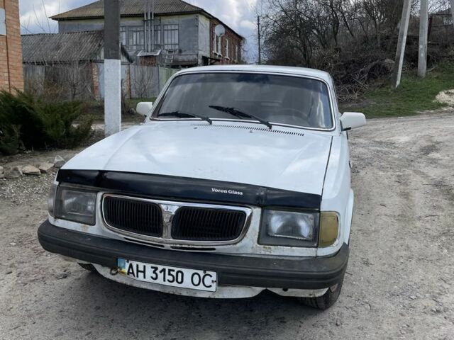 Белый ГАЗ 3110 Волга, объемом двигателя 3 л и пробегом 220 тыс. км за 800 $, фото 1 на Automoto.ua
