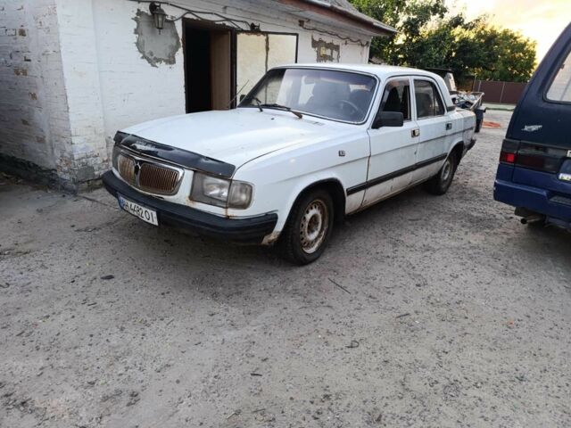 Белый ГАЗ 3110 Волга, объемом двигателя 2.5 л и пробегом 85 тыс. км за 300 $, фото 1 на Automoto.ua