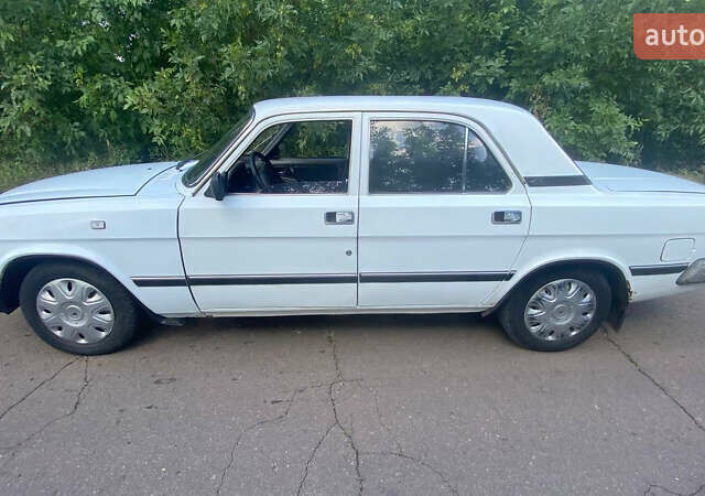 Белый ГАЗ 3110 Волга, объемом двигателя 2.5 л и пробегом 200 тыс. км за 700 $, фото 1 на Automoto.ua