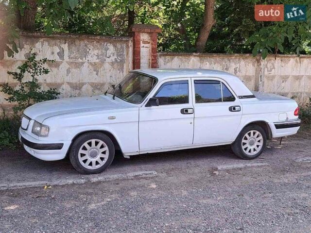 Белый ГАЗ 3110 Волга, объемом двигателя 2.5 л и пробегом 120 тыс. км за 2000 $, фото 1 на Automoto.ua