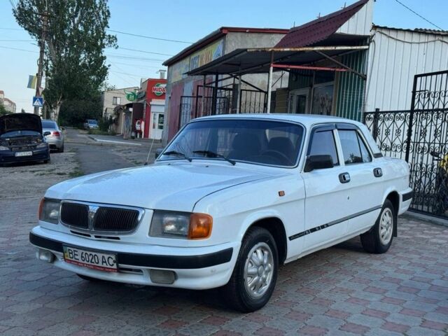 Белый ГАЗ 3110 Волга, объемом двигателя 2.3 л и пробегом 288 тыс. км за 1299 $, фото 1 на Automoto.ua