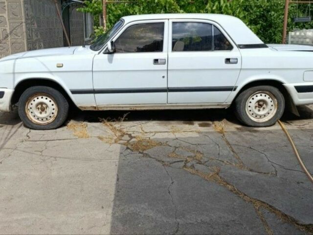 Белый ГАЗ 3110 Волга, объемом двигателя 2.4 л и пробегом 400 тыс. км за 928 $, фото 1 на Automoto.ua