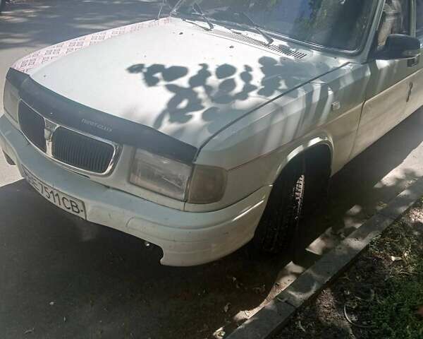 Белый ГАЗ 3110 Волга, объемом двигателя 2.4 л и пробегом 170 тыс. км за 1101 $, фото 1 на Automoto.ua