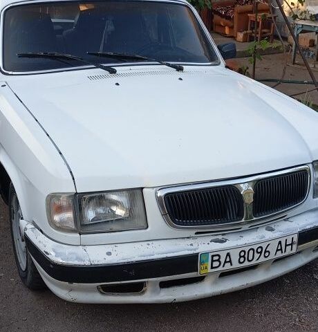 Белый ГАЗ 3110 Волга, объемом двигателя 2.4 л и пробегом 300 тыс. км за 418 $, фото 1 на Automoto.ua
