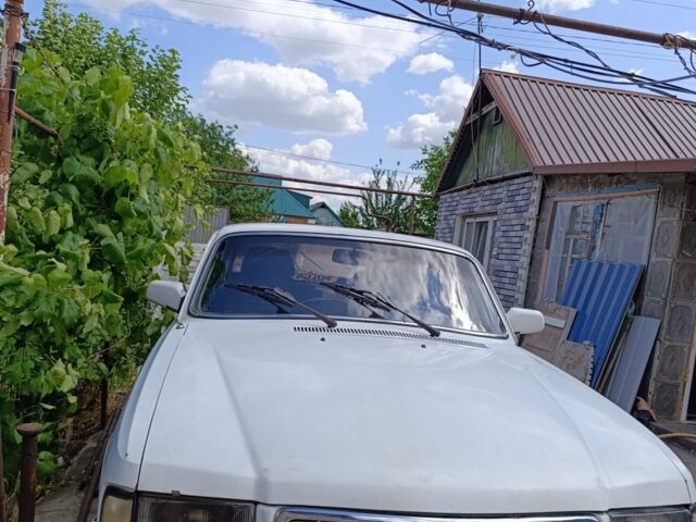 Белый ГАЗ 3110 Волга, объемом двигателя 2.3 л и пробегом 267 тыс. км за 471 $, фото 1 на Automoto.ua