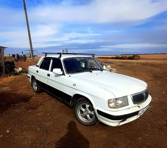 Белый ГАЗ 3110 Волга, объемом двигателя 2.3 л и пробегом 200 тыс. км за 800 $, фото 1 на Automoto.ua