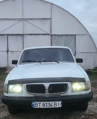 Белый ГАЗ 3110 Волга, объемом двигателя 2.4 л и пробегом 230 тыс. км за 999 $, фото 1 на Automoto.ua