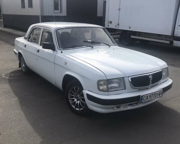 Белый ГАЗ 3110 Волга, объемом двигателя 2.45 л и пробегом 147 тыс. км за 1100 $, фото 1 на Automoto.ua