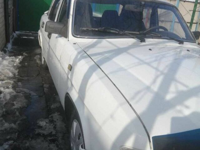 Белый ГАЗ 3110 Волга, объемом двигателя 2.4 л и пробегом 240 тыс. км за 600 $, фото 1 на Automoto.ua