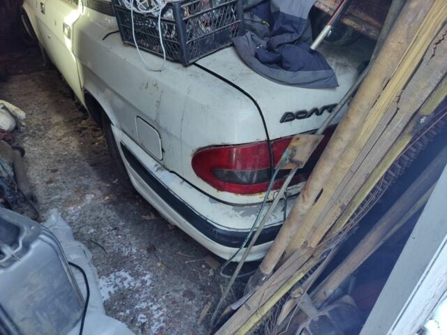 Белый ГАЗ 3110 Волга, объемом двигателя 2 л и пробегом 400 тыс. км за 394 $, фото 1 на Automoto.ua