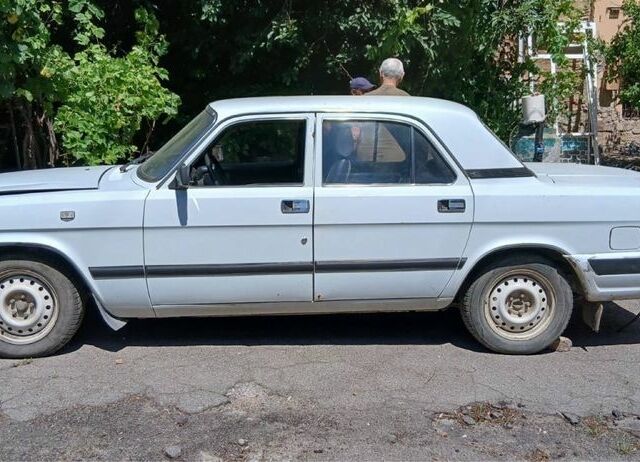 Белый ГАЗ 3110 Волга, объемом двигателя 2.4 л и пробегом 150 тыс. км за 850 $, фото 1 на Automoto.ua